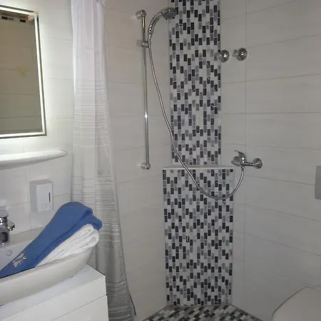 Haus Delphin 招待所 4*